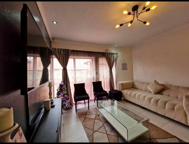 3 BEDROOM SIMPLEX FOR SALE IN BIRCHLEIGH NORTH